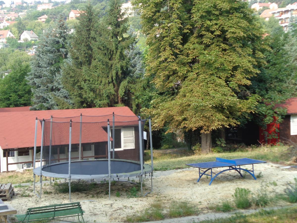 Árnyas Park Apartmanház Bed and Breakfast Balatonalmádi Exterior foto