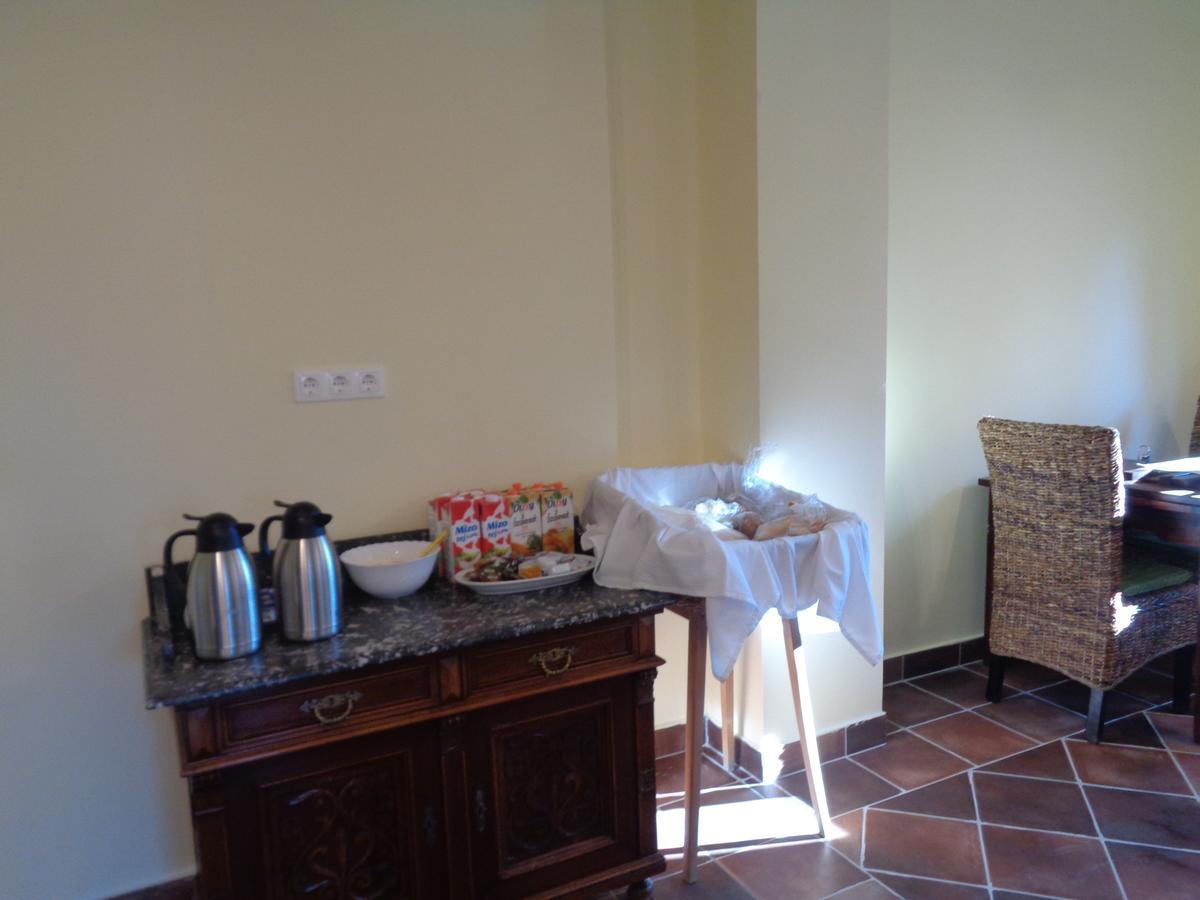 Árnyas Park Apartmanház Bed and Breakfast Balatonalmádi Exterior foto