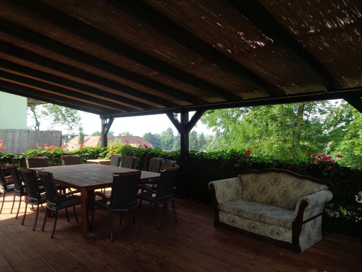 Árnyas Park Apartmanház Bed and Breakfast Balatonalmádi Exterior foto